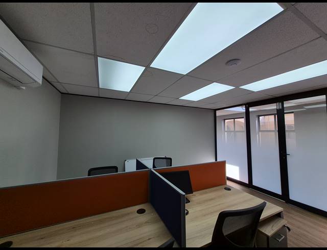 19M² OFFICE TO LET IN DUNKELD WEST